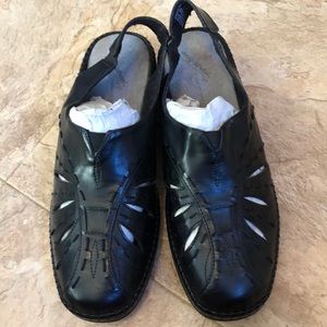 Ladies shoes by Easy Street Comfort wave sz 9 med